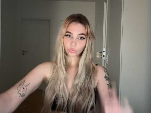 LilyHot live cam on BongaCams
