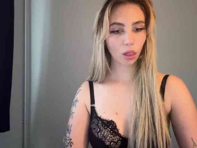 LilyHot