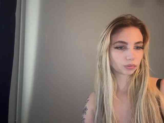 LilyHot webcam