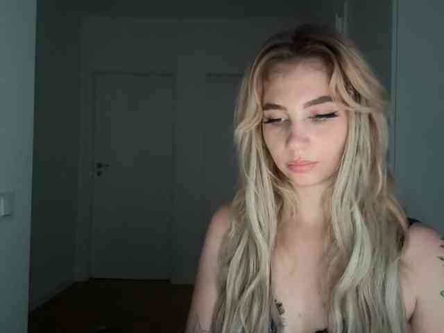 LilyHot webcam