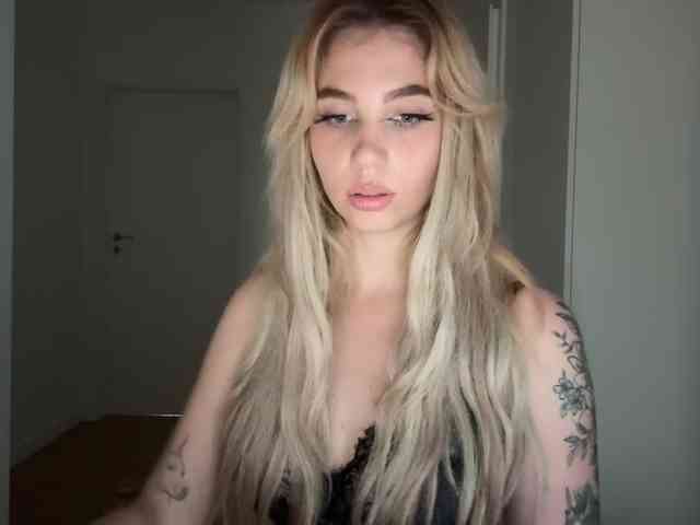 LilyHot webcam