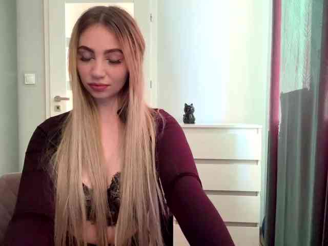 LilyHot webcam