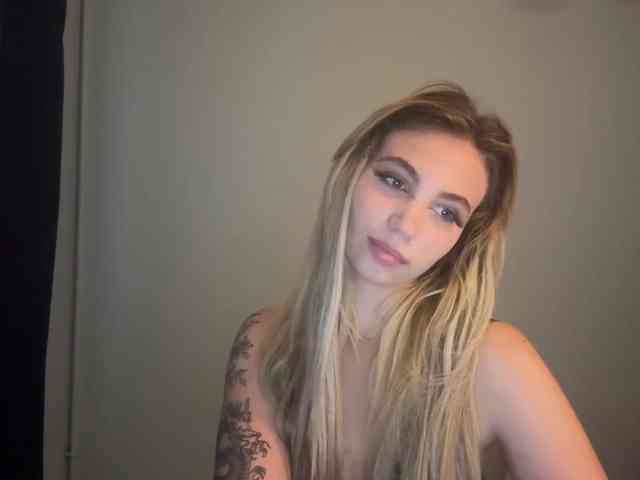 LilyHot webcam