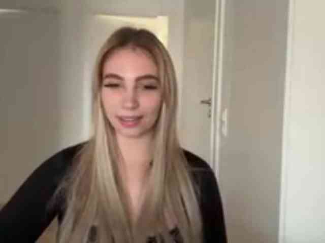 LilyHot webcam
