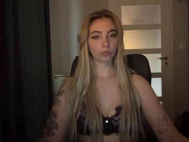 LilyHot webcam
