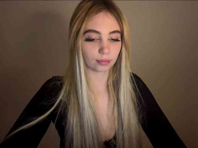 LilyHot webcam