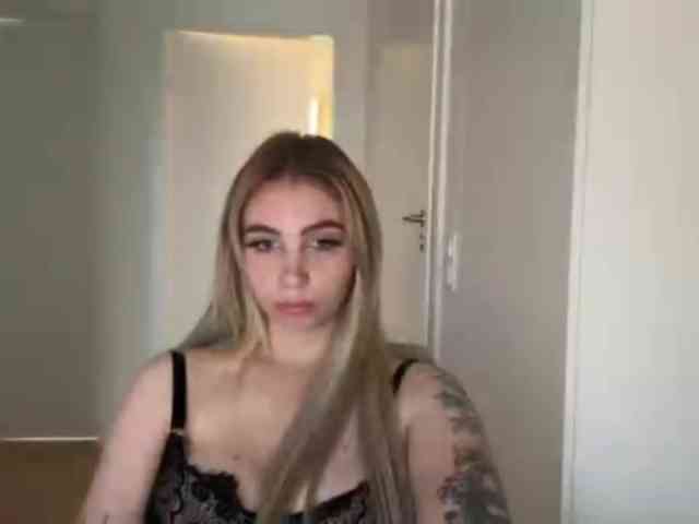 LilyHot webcam