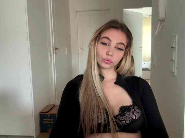 LilyHot