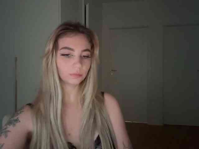 LilyHot webcam