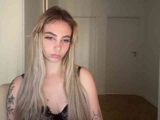 LilyHot webcam