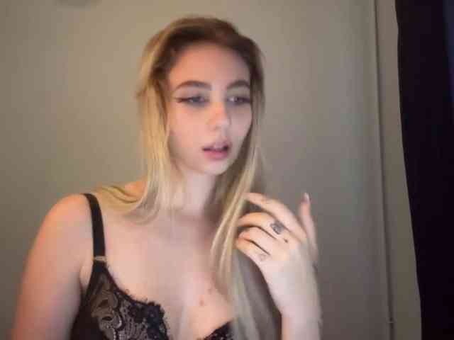 LilyHot webcam
