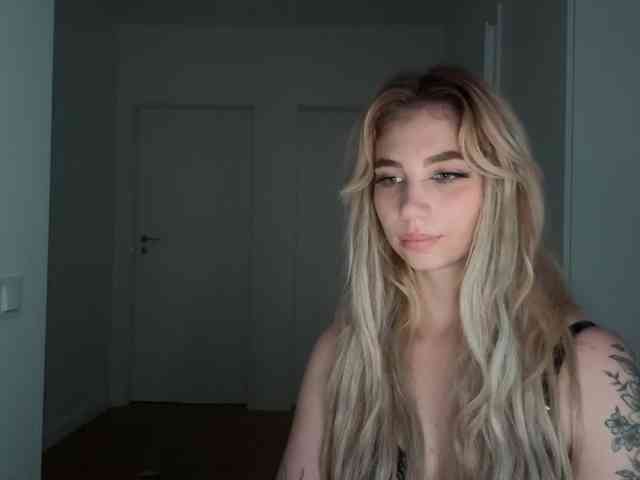 LilyHot webcam