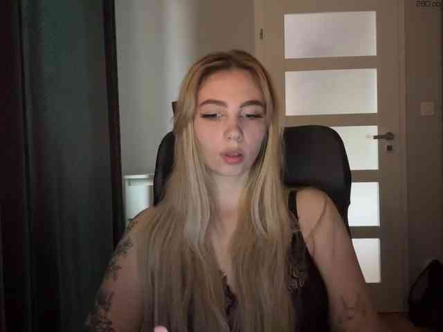 LilyHot webcam