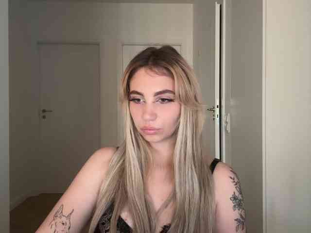 LilyHot webcam
