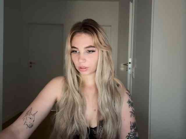 LilyHot webcam