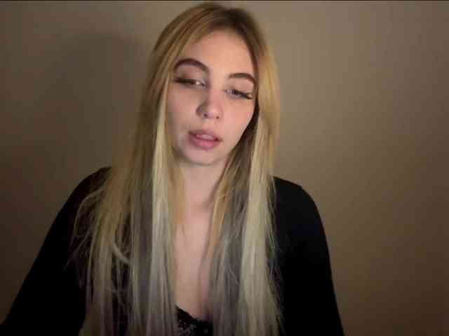 LilyHot webcam