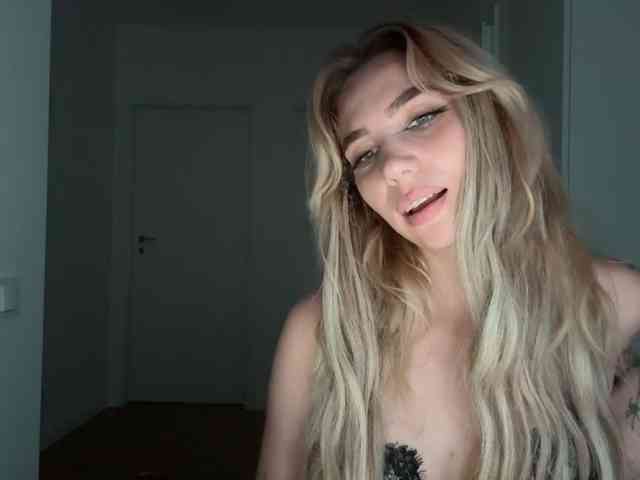 LilyHot webcam