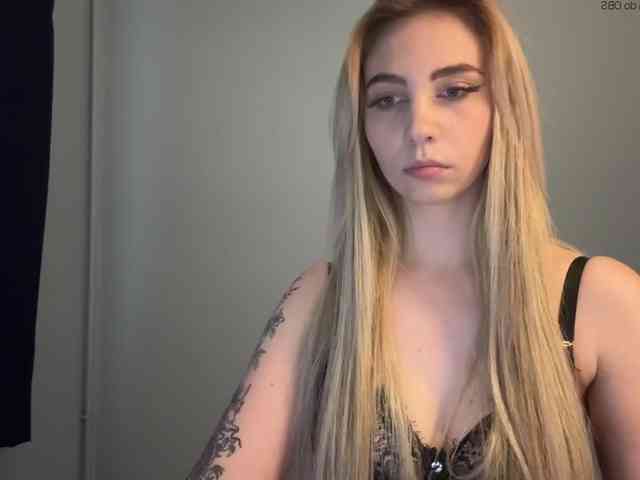 LilyHot webcam