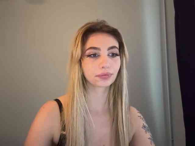 LilyHot webcam