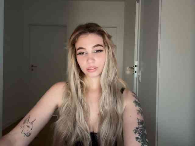 LilyHot webcam