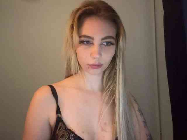 LilyHot webcam