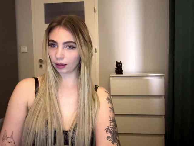 LilyHot webcam