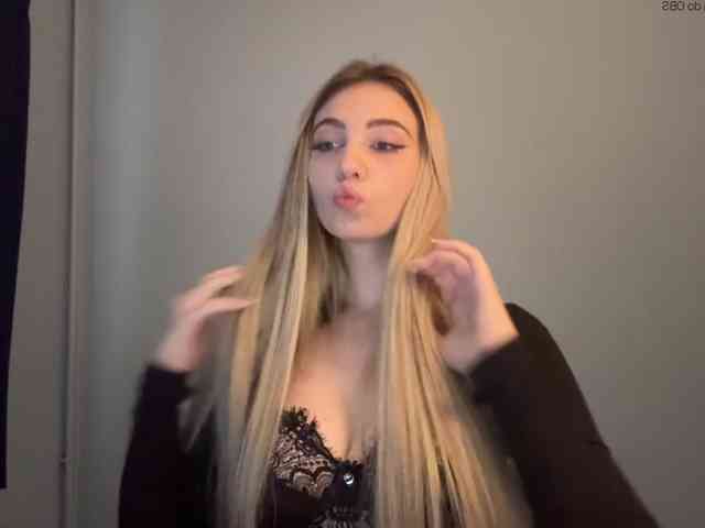 LilyHot webcam