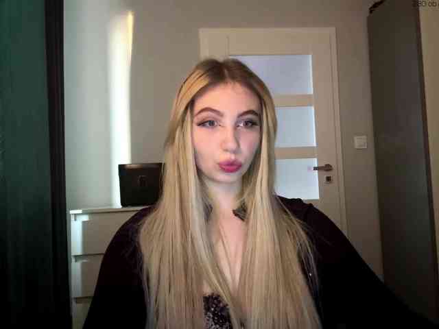 LilyHot webcam