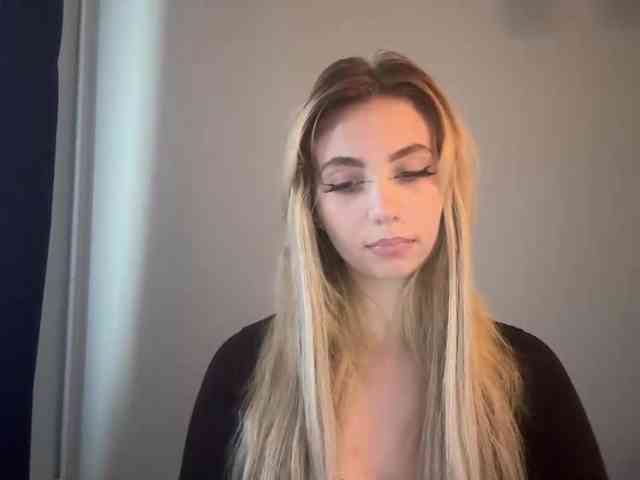 LilyHot webcam