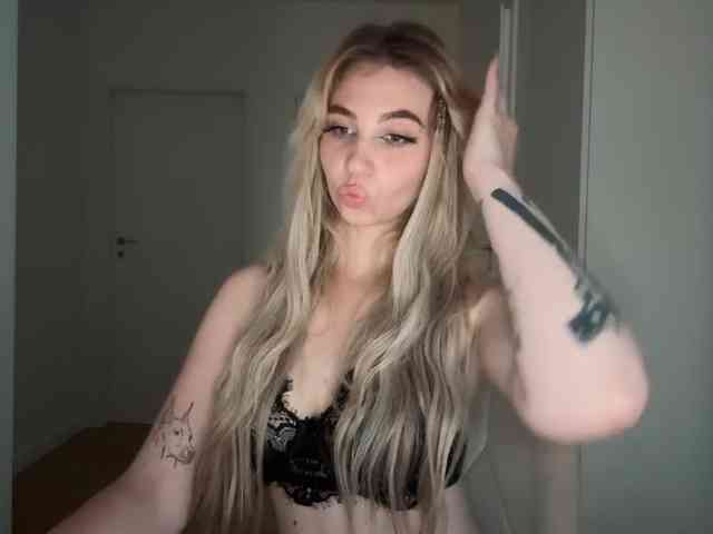 LilyHot webcam
