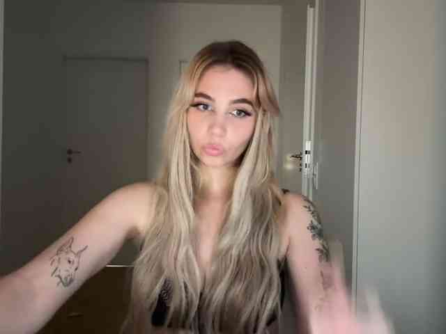 LilyHot webcam
