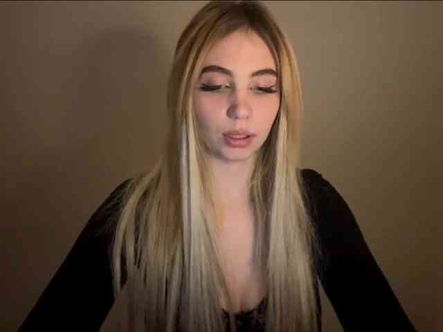 LilyHot webcam