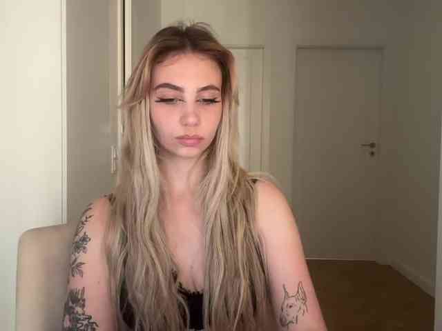 LilyHot