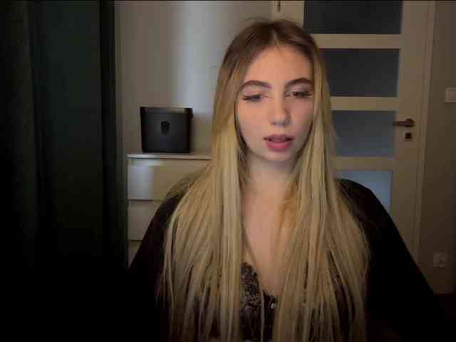 LilyHot webcam