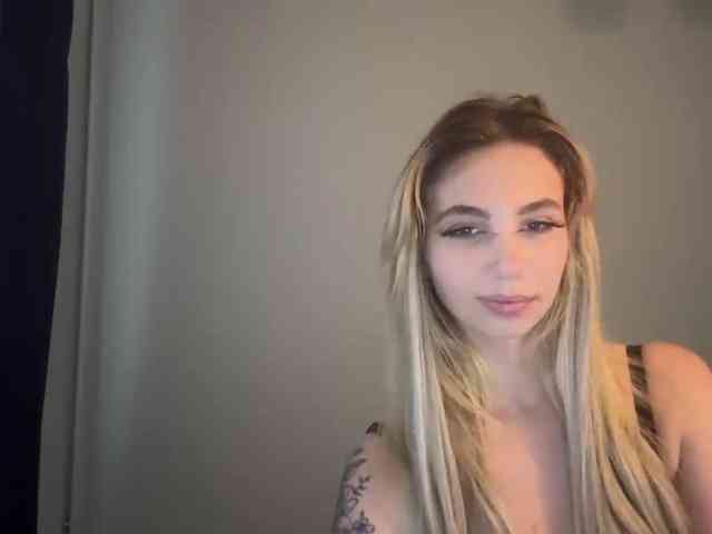 LilyHot webcam