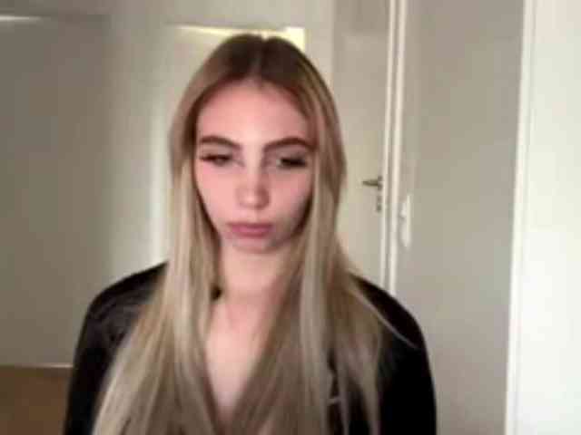 LilyHot webcam