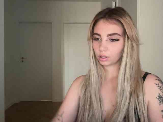 LilyHot webcam