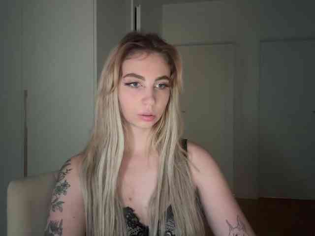 LilyHot webcam