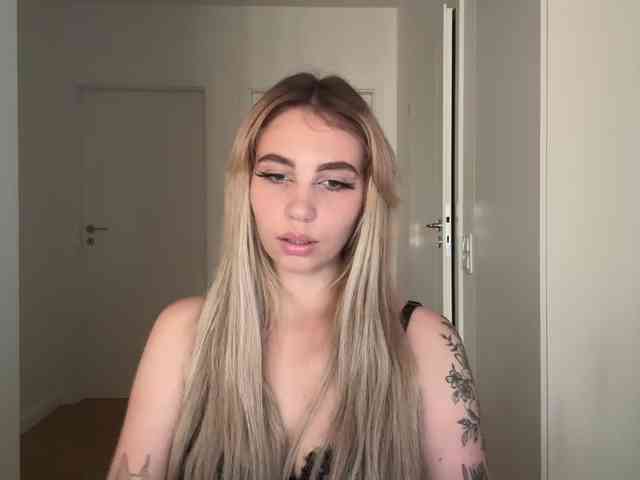 LilyHot webcam