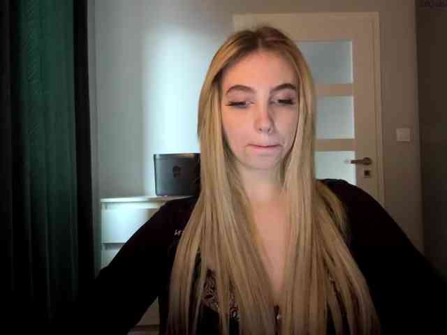 LilyHot webcam