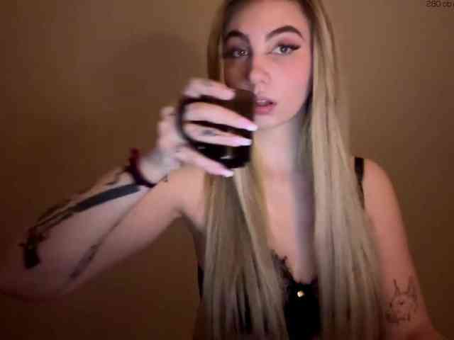 LilyHot webcam