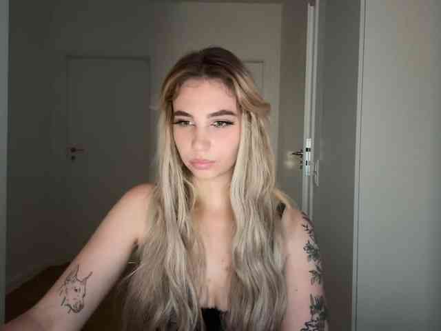 LilyHot