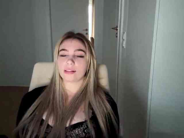 LilyHot webcam