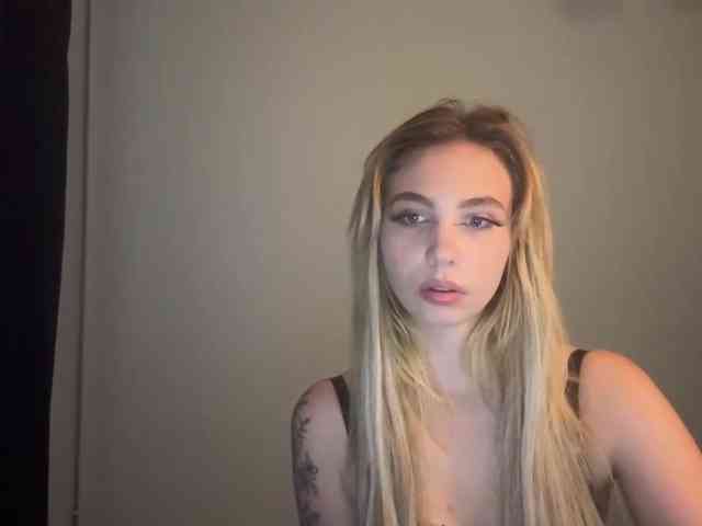 LilyHot webcam
