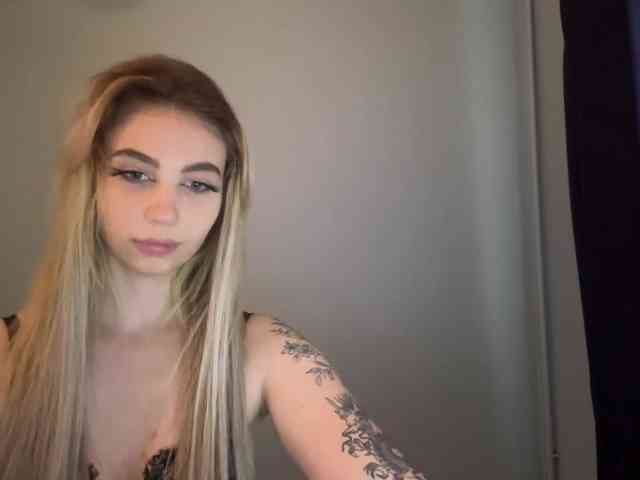 LilyHot webcam