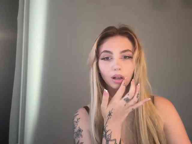LilyHot webcam