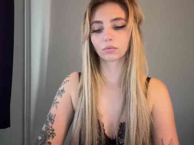 LilyHot webcam