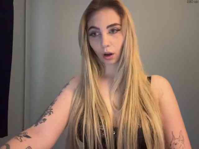 LilyHot webcam