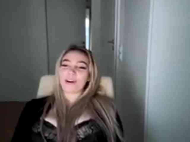 LilyHot webcam