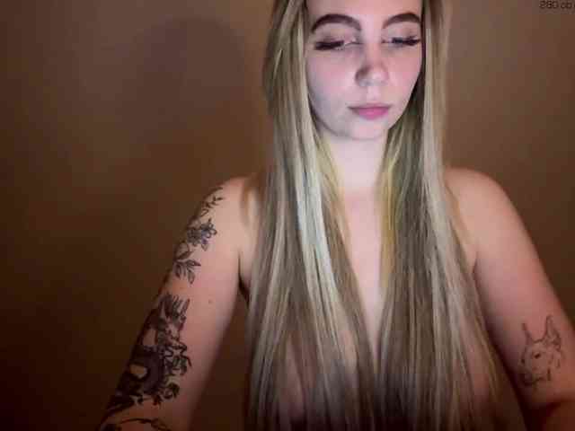 LilyHot webcam
